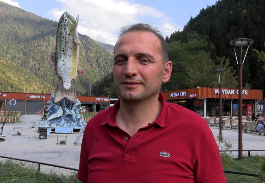 Uzun Göl'ün simgesi kırmızı benekli alabalığın heykeli dikildi