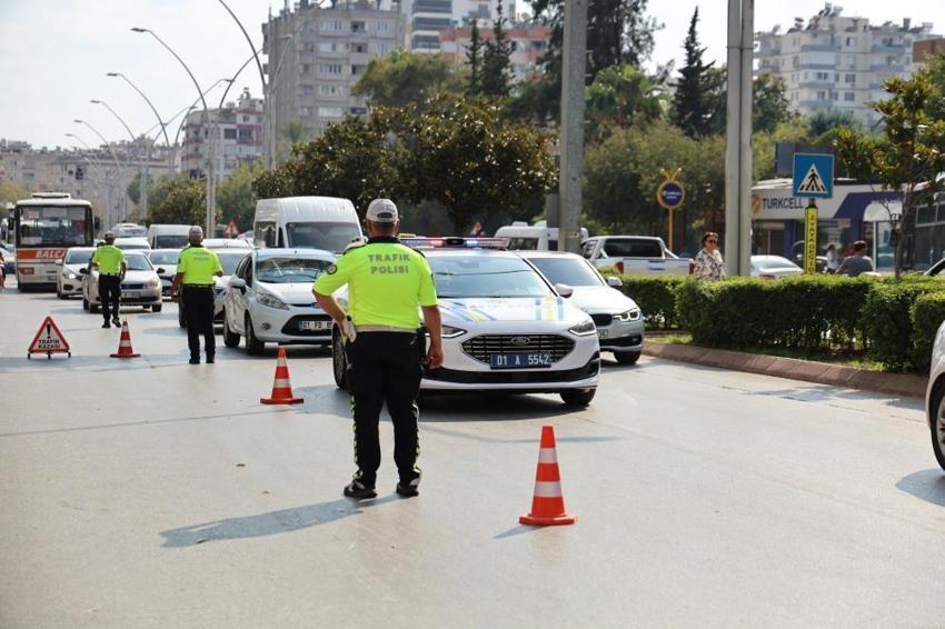 Adana'da trafik uygulaması: Yayaya yol vermedi ceza yedi! Sürücüden pes dedirten savunma!