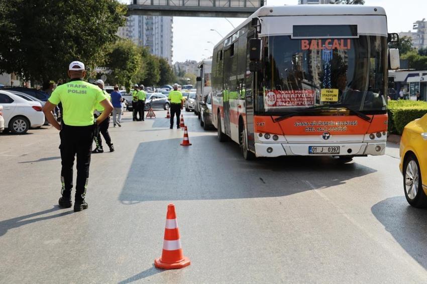 Adana'da trafik uygulaması: Yayaya yol vermedi ceza yedi! Sürücüden pes dedirten savunma!