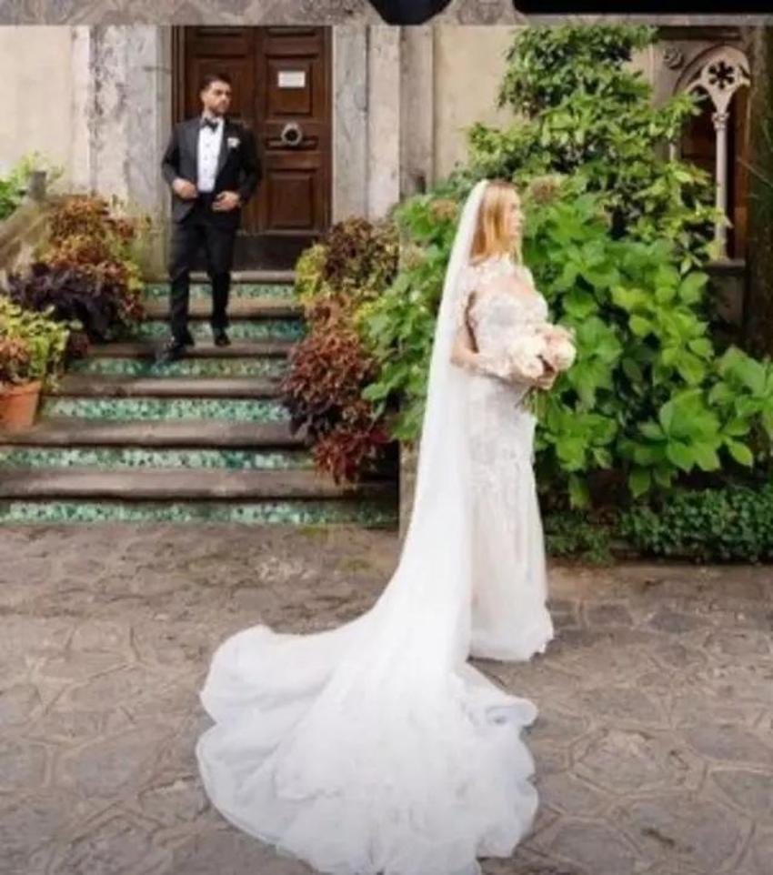 Ünlü fenomen Reynmen İtalya’da Emire Cansu Kurtaran ile evlendi!