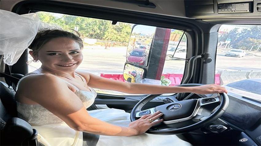 Dünyaevine giren TIR şoförü çiftten, ekmek teknelerinin önünde dans! 'Bugünkü yükümüz sevdamız'