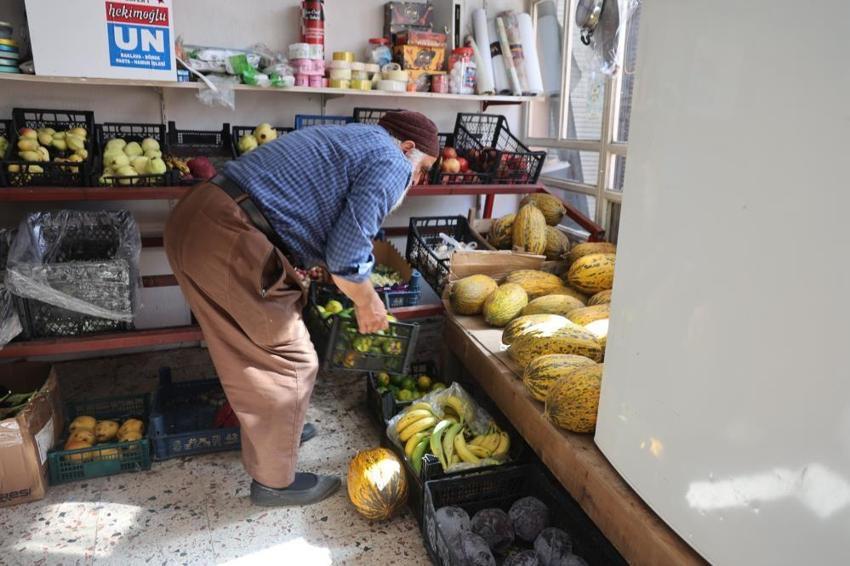 Konyalı esnafın matematik yeteneği görenleri şaşkına çeviriyor: Hesap makinesi kullanmıyor, saniyeler içince hesaplıyor
