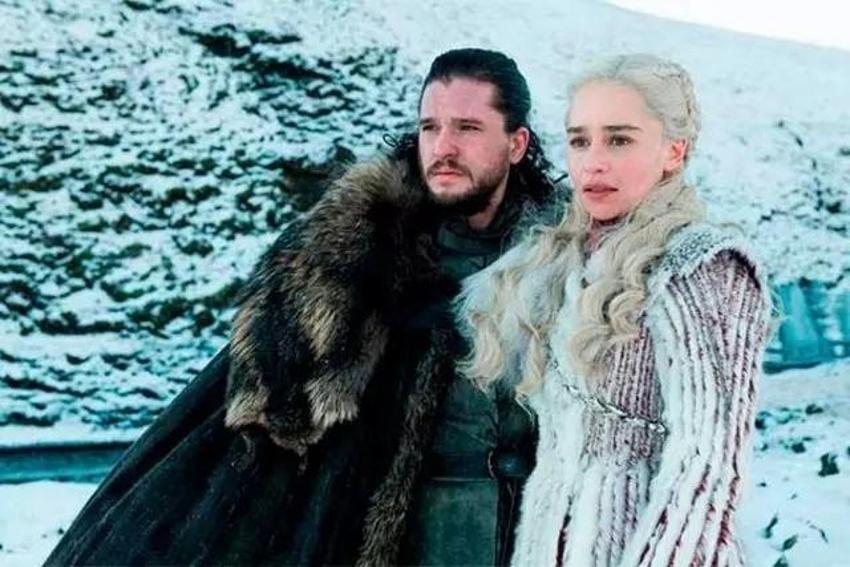 Game of Thrones'ta uğruna savaşlar çıkan Demir Taht rekor fiyata satıldı
