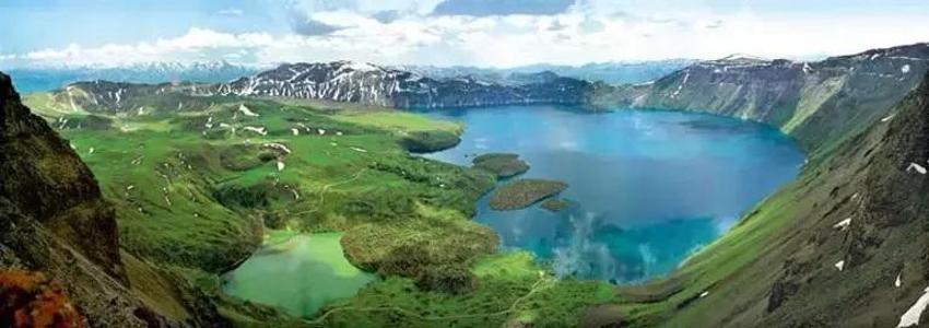 Bitlis'te 32 yıl önce çektiği fotoğraflarla Nemrut Gölü'nü dünyaya tanıtmıştı! Yaşanan büyük değişi anlattı