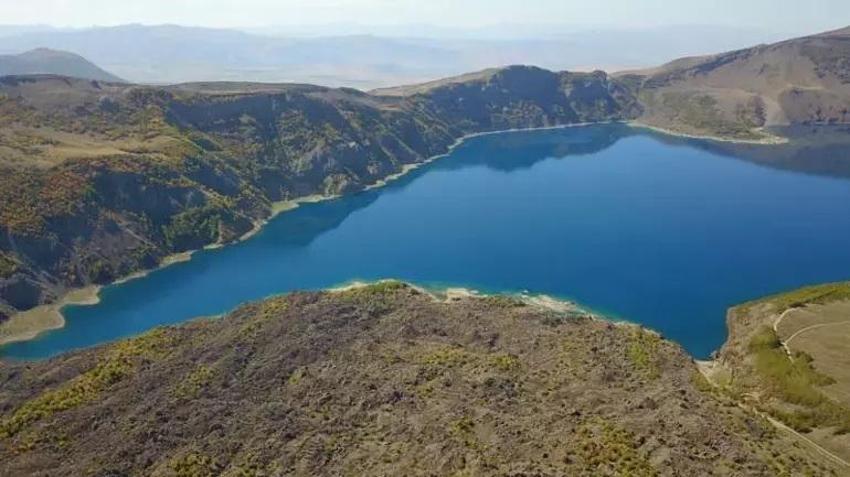 Bitlis'te 32 yıl önce çektiği fotoğraflarla Nemrut Gölü'nü dünyaya tanıtmıştı! Yaşanan büyük değişi anlattı