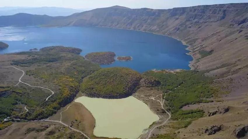 Bitlis'te 32 yıl önce çektiği fotoğraflarla Nemrut Gölü'nü dünyaya tanıtmıştı! Yaşanan büyük değişi anlattı