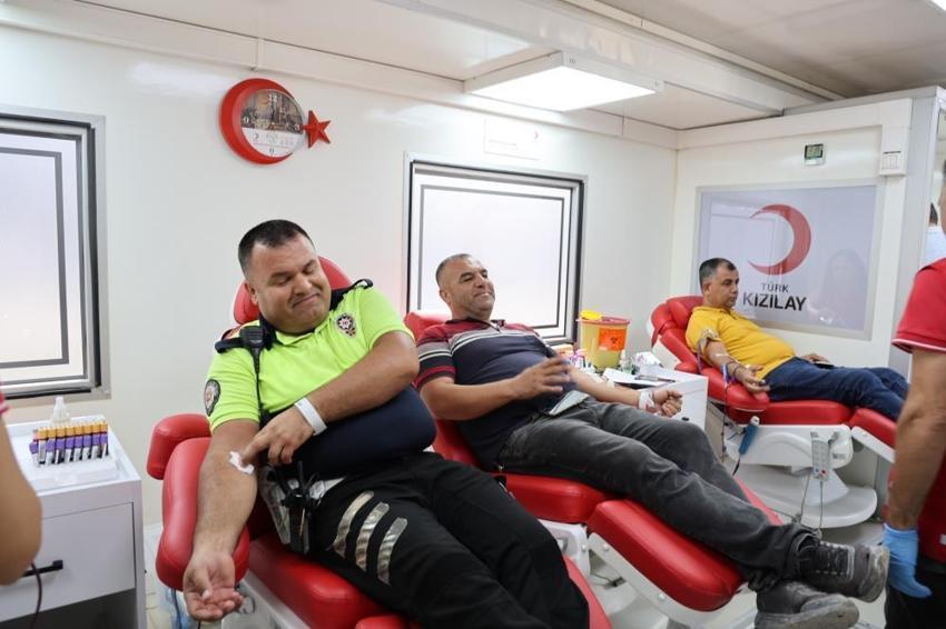 Adana'da çok kan veren polis ve jandarmaya ödül