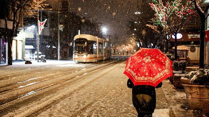 Hava sıcaklıkları 12 derece birden düşecek! Lapa lapa kar yağışı bugün başlıyor