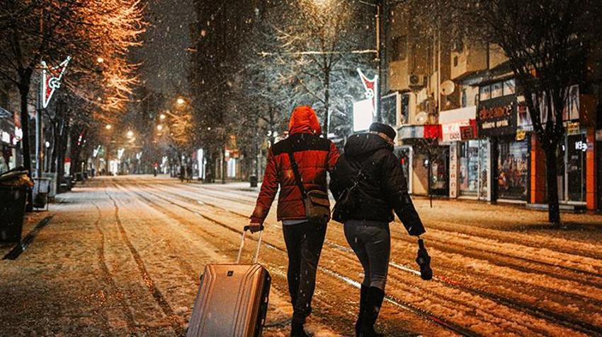 Hava sıcaklıkları 12 derece birden düşecek! Lapa lapa kar yağışı bugün başlıyor