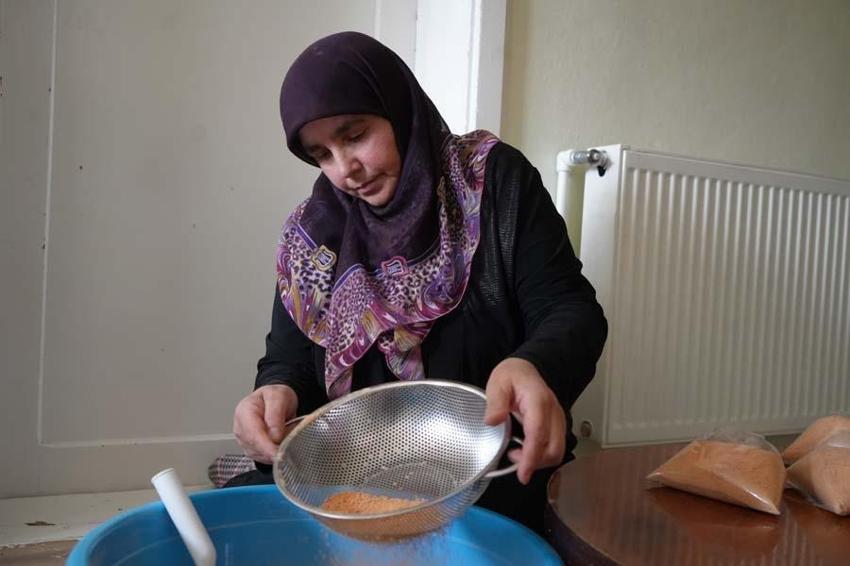 Bayburtlu ev hanımı iki lezzeti birleştirip satmaya başladı! Siparişlere yetişemiyor