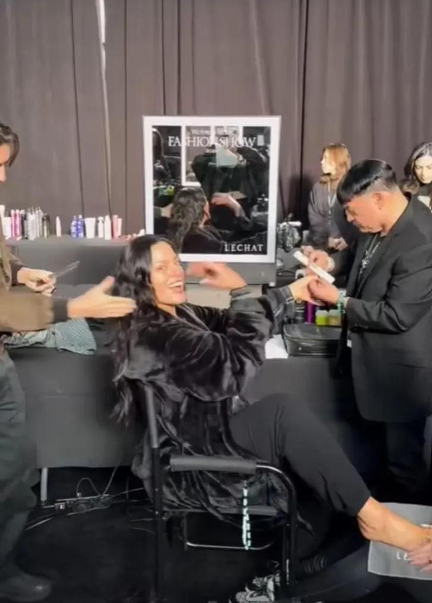 Dünyanın en seksi kadını Ashley Graham podyumda yürüdü! 