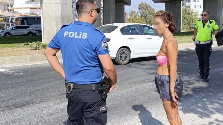 Antalya'da bikinili kadın ortalığı birbirine kattı! "Turistim ben"