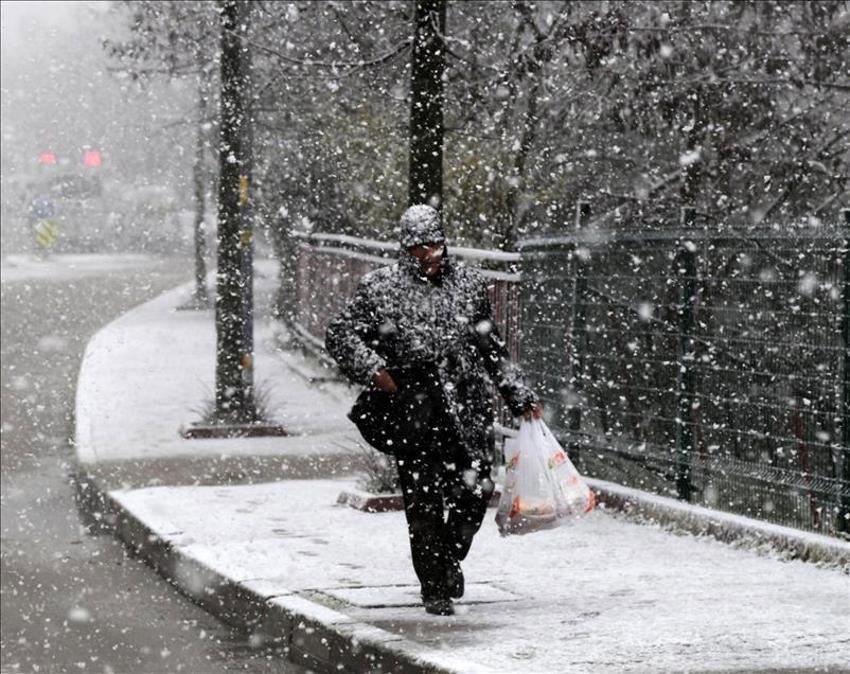 Karla karışık yağmur ve gök gürültülü sağanak yağışlar geliyor! Meteoroloji sel, su baskını, yıldırım, heyelan ve kuvvetli rüzgara karşı uyardı
