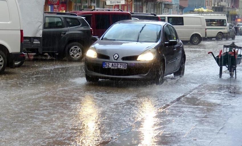 Karla karışık yağmur ve gök gürültülü sağanak yağışlar geliyor! Meteoroloji sel, su baskını, yıldırım, heyelan ve kuvvetli rüzgara karşı uyardı