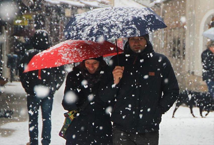 Karla karışık yağmur ve gök gürültülü sağanak yağışlar geliyor! Meteoroloji sel, su baskını, yıldırım, heyelan ve kuvvetli rüzgara karşı uyardı