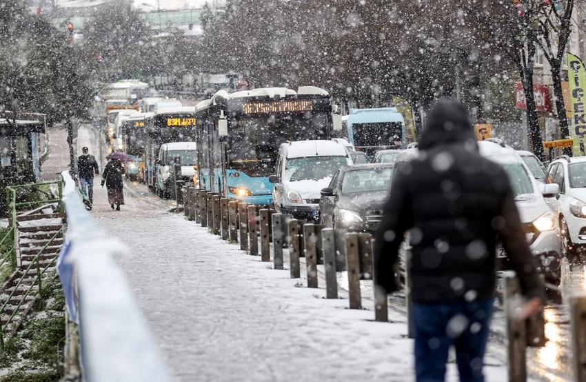 Karla karışık yağmur ve gök gürültülü sağanak yağışlar geliyor! Meteoroloji sel, su baskını, yıldırım, heyelan ve kuvvetli rüzgara karşı uyardı