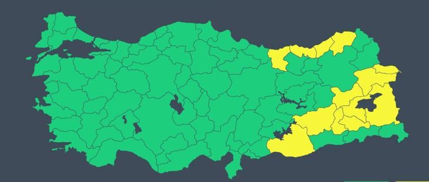 İstanbul'un yanı başında lapa lapa kar yağışı başladı! MGM'den yeni uyarı geldi, kar yağışı dalga dalga yayılacak