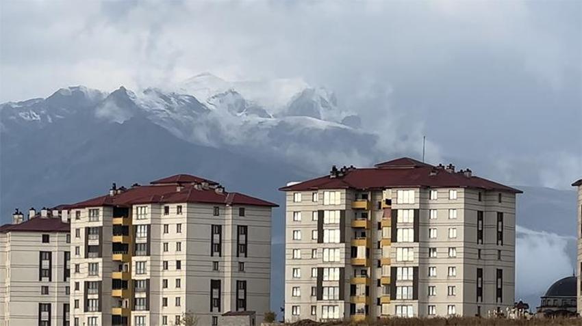 İstanbul'un yanı başında lapa lapa kar yağışı başladı! MGM'den yeni uyarı geldi, kar yağışı dalga dalga yayılacak