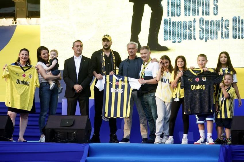 Fenerbahçe'de Acun Ilıcalı Rihanna bombasını patlattı! Anlaşma sağlandı, tam 50 milyon dolar