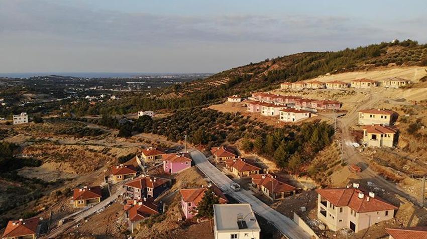 Hatay'da depremzedelere köy evleri teslim edildi