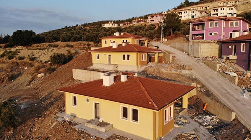 Hatay'da depremzedelere köy evleri teslim edildi