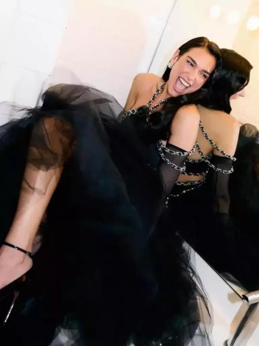 Dua Lipa'nın yeni haline beğeni yağdı! İmaj değişikliğine gitti
