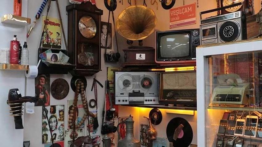 Ankaralı berberin antika sevdası dükkanını müzeye çevirdi