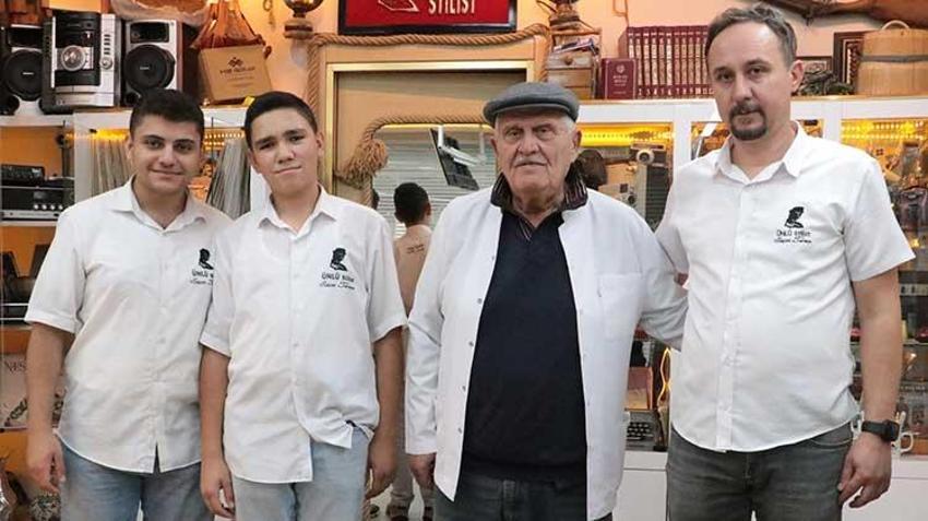 Ankaralı berberin antika sevdası dükkanını müzeye çevirdi