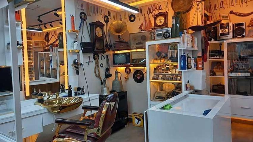 Ankaralı berberin antika sevdası dükkanını müzeye çevirdi