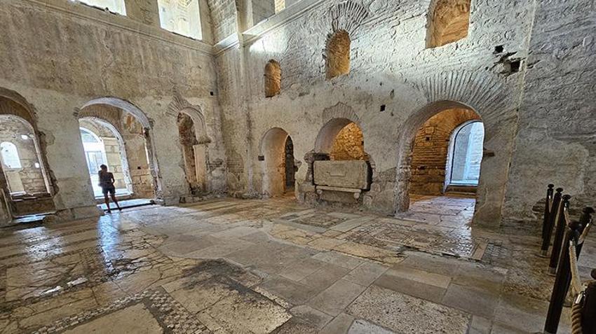 Antalya'da 'Noel Baba'nın ayak bastığı mozaik kapatıldı