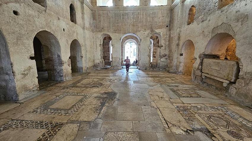 Antalya'da 'Noel Baba'nın ayak bastığı mozaik kapatıldı