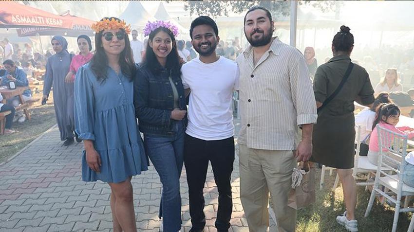 Hintli turistler Adana lezzetlerine hayran kaldı! Lezzet festivali devam ediyor