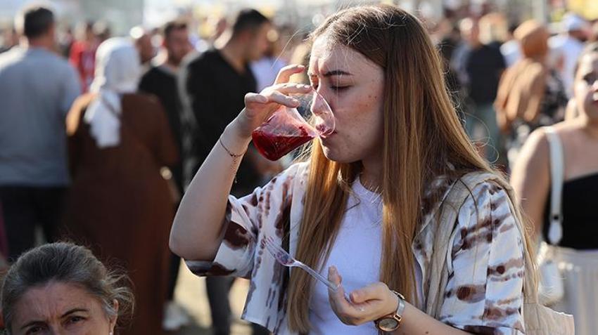 Hintli turistler Adana lezzetlerine hayran kaldı! Lezzet festivali devam ediyor