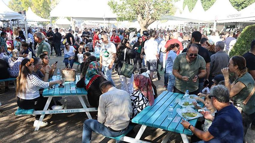 Hintli turistler Adana lezzetlerine hayran kaldı! Lezzet festivali devam ediyor