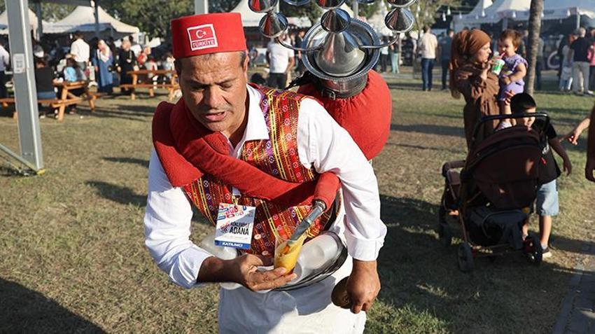 Hintli turistler Adana lezzetlerine hayran kaldı! Lezzet festivali devam ediyor