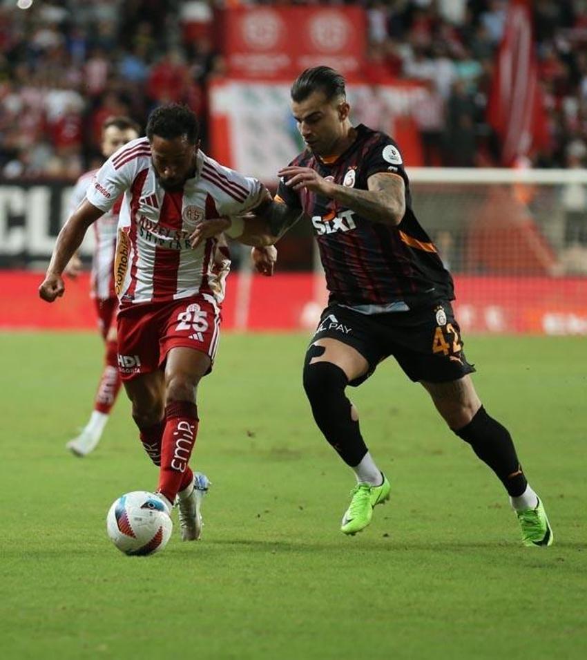 Antalyaspor Galatasaray maçında 3 puanı Icardi ve Osimhen getirdi