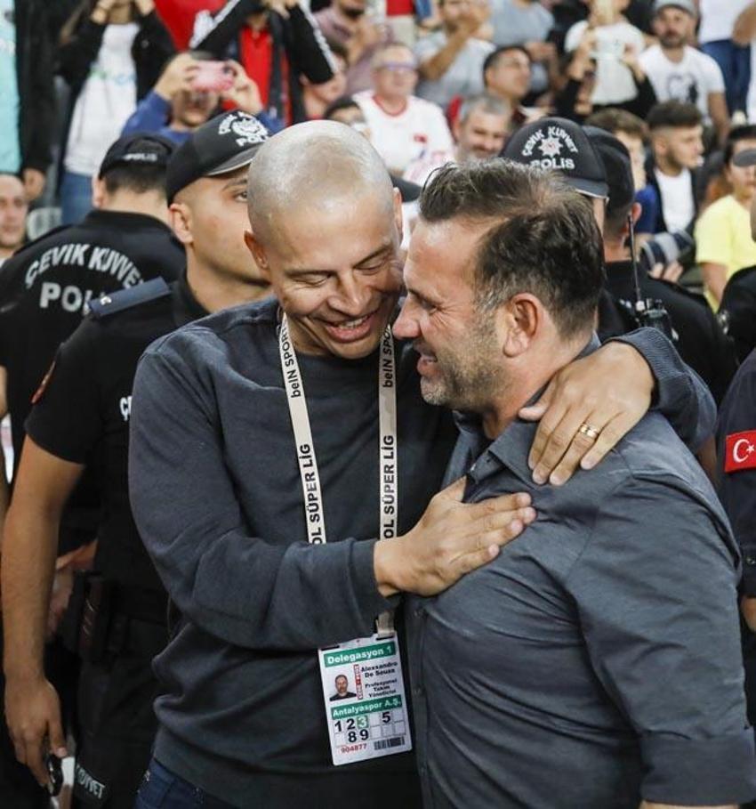 Antalyaspor Galatasaray maçında 3 puanı Icardi ve Osimhen getirdi