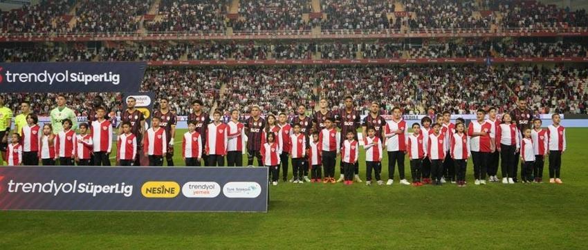 Antalyaspor Galatasaray maçında 3 puanı Icardi ve Osimhen getirdi