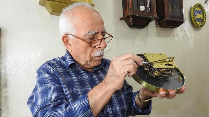 Gaziantep'te Beş metrekarelik dükkanında 60 yıldır zamana ayar veriyor