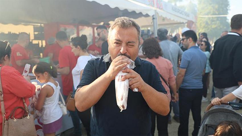 Adana'da kebap dumanları gökyüzünü kapladı! Kuyruğun sonu görünmedi