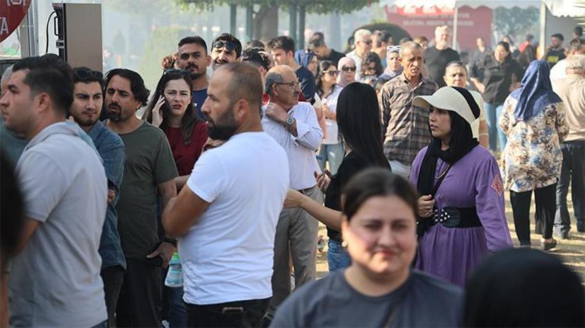 Adana'da kebap dumanları gökyüzünü kapladı! Kuyruğun sonu görünmedi