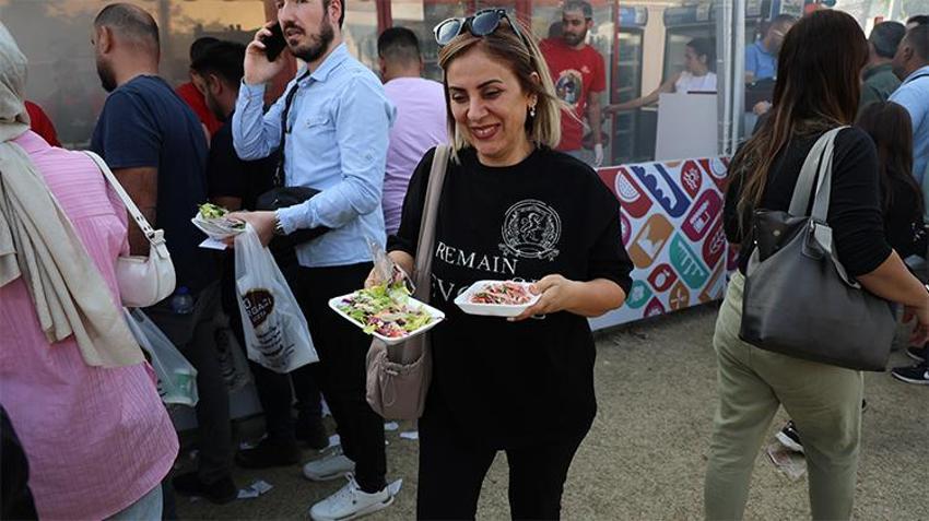 Adana'da kebap dumanları gökyüzünü kapladı! Kuyruğun sonu görünmedi