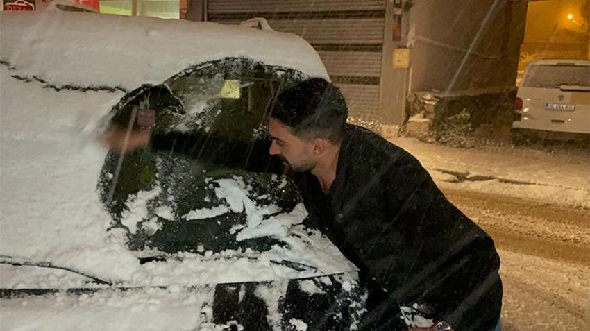 Lapa lapa kar erken bastırdı: İstanbul'un yanı başına kadar dayandı! Meteoroloji'den son dakika uyarısı geldi