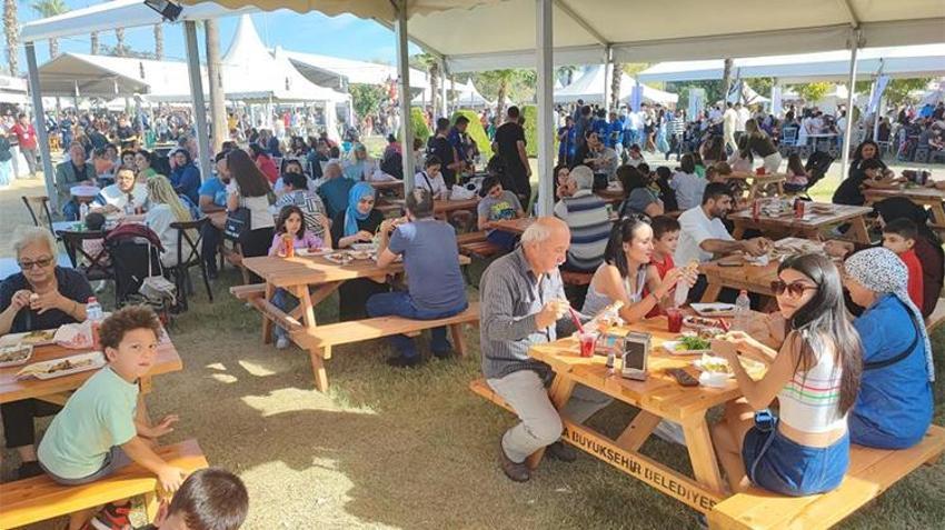 Festivalin en minik ziyaretçisi Adana kebap ile 15 günlükken tanıştı