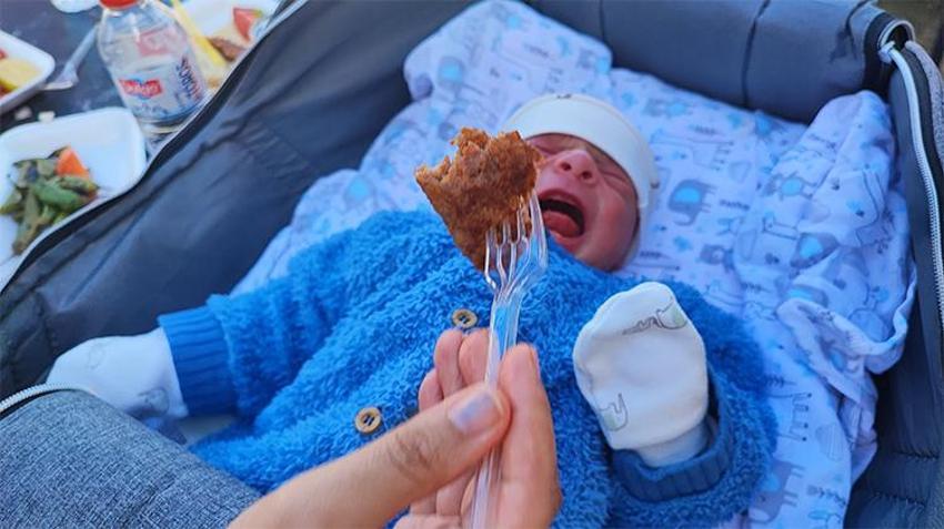 Festivalin en minik ziyaretçisi Adana kebap ile 15 günlükken tanıştı