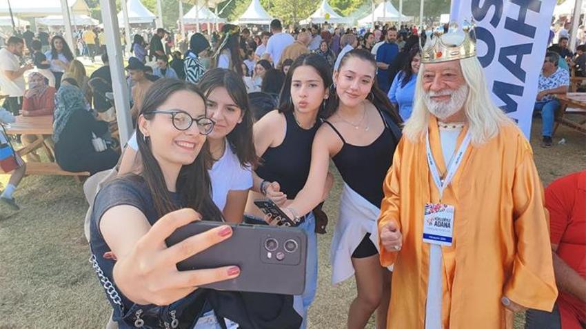 Festivalin en minik ziyaretçisi Adana kebap ile 15 günlükken tanıştı