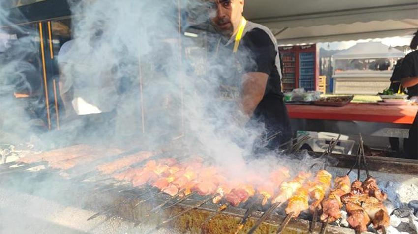 Festivalin en minik ziyaretçisi Adana kebap ile 15 günlükken tanıştı