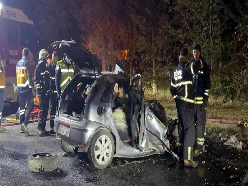 Tekirdağ’da iş makinesine çarpan otomobil alev aldı: 5 ölü