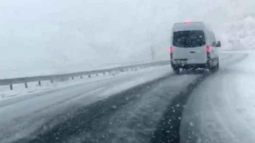 Lapa lapa kar erken bastırdı: İstanbul'un yanı başına kadar dayandı! Meteoroloji'den son dakika uyarısı geldi