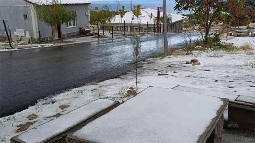 Lapa lapa kar erken bastırdı: İstanbul'un yanı başına kadar dayandı! Meteoroloji'den son dakika uyarısı geldi
